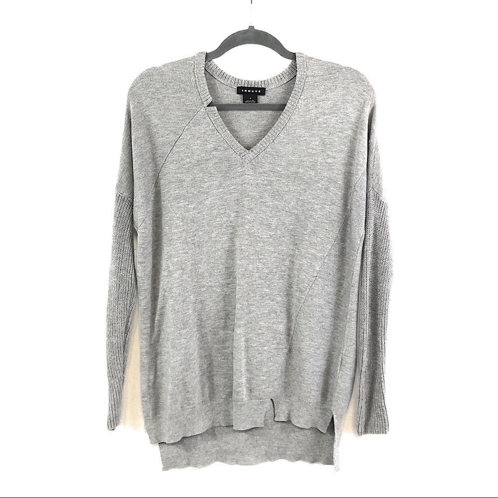 Trouve v-neck Sweater. Grey. Small.